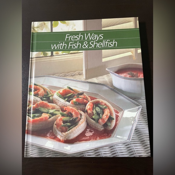 Fresh Ways with Fish and Shellfish Cookbook - Picture 1 of 7